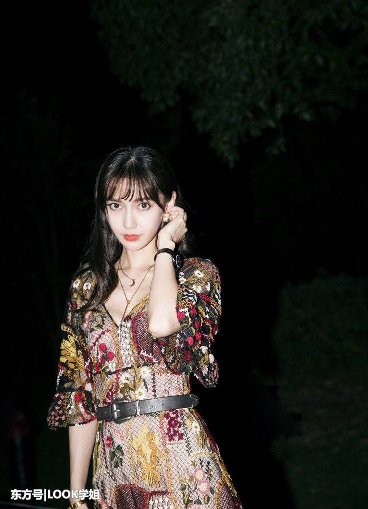 杨颖越来越有女人味了，镂空裙惊艳全场，网友:原来身材这么好