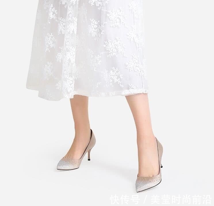 约会什么样的高跟鞋，唯美的尖头高跟让你气质翻倍