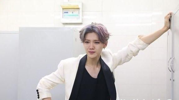 炒作还是真事?真假难分的信息鹿晗深受伤害