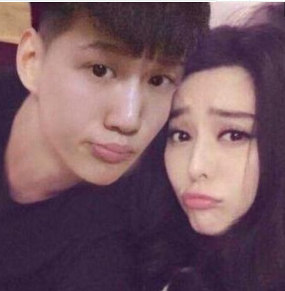 范冰冰全家福曝光,当年的“私生子”谣言不攻自破