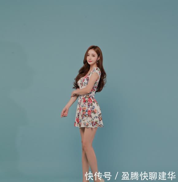  满庭春：晴天美图孙允珠，满庭春影彩绘玫瑰幽梦连衣裙
