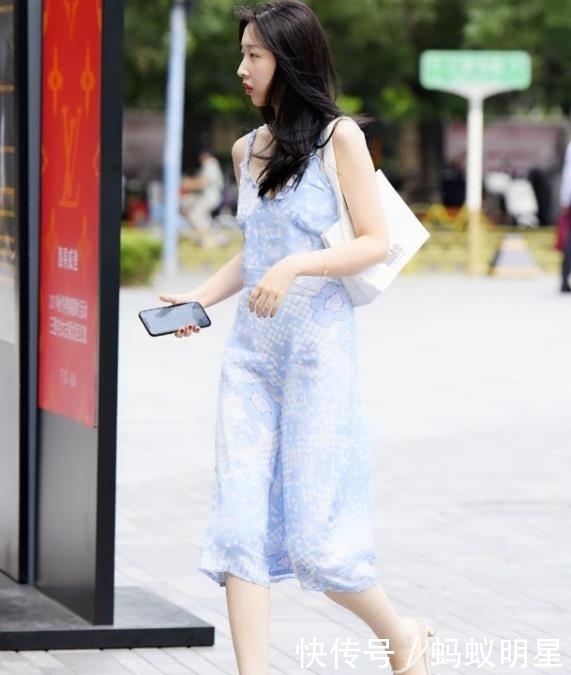  『气质』街拍美女：气质很好的紧身裙小姐姐，很好看还很是洋气！