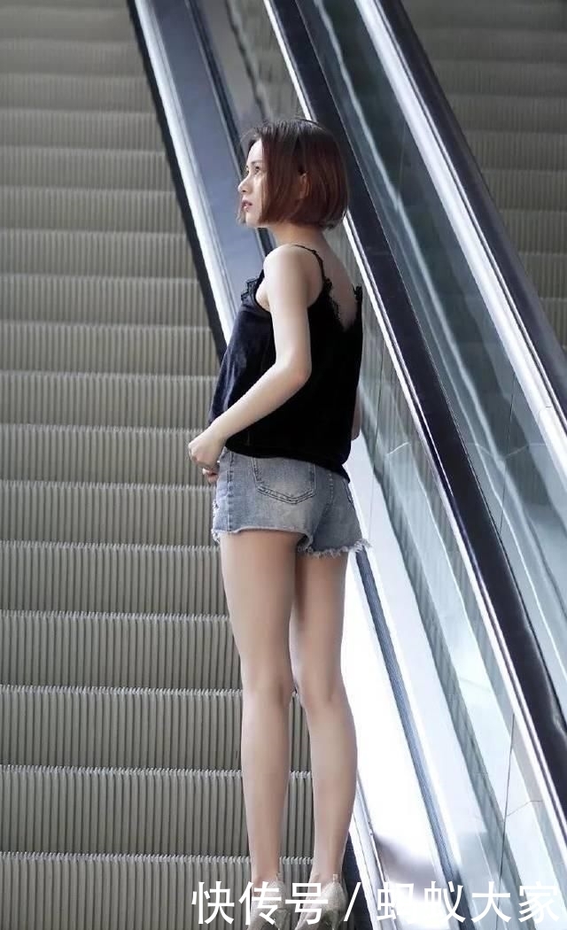  气质■包臀裙搭配高跟鞋，秀出女性优雅魅力的气质