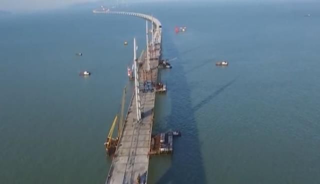 中国再接百亿工程，500吨巨物打入海底120米！美日搞不定直接退出