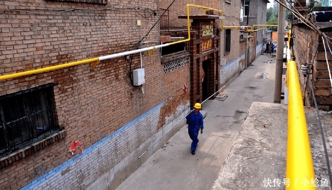  接口@农村安装天然气, 每户收取3000元接口费, 农民: 这明显是借