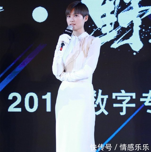 李宇春太胆大！这么大胆的开衩裙也敢穿出门一般人穿绝对丑哭了