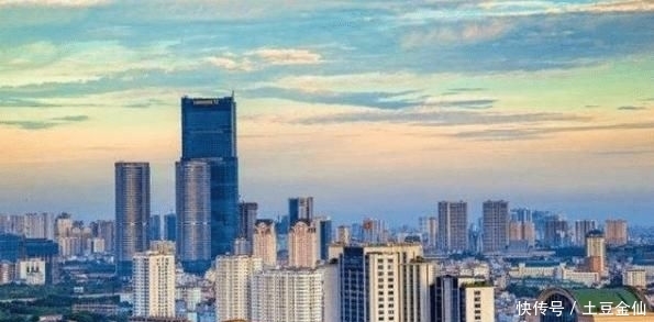  「看起来」越南两座大城市，看起来很发达，城建放在国内是什么