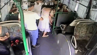 今早一女子突然瘫倒在公交车上......5天6次突破历史极值，杭州人