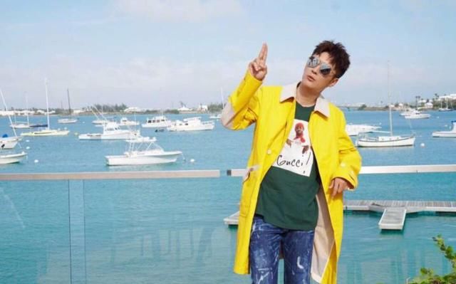 流行色之黄色，张丹峰还有这一面，看起来真真叫帅