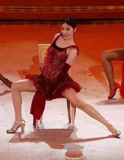 为了自证“代孕”传闻，被逼到当众脱裤子？她才是娱乐圈真公主