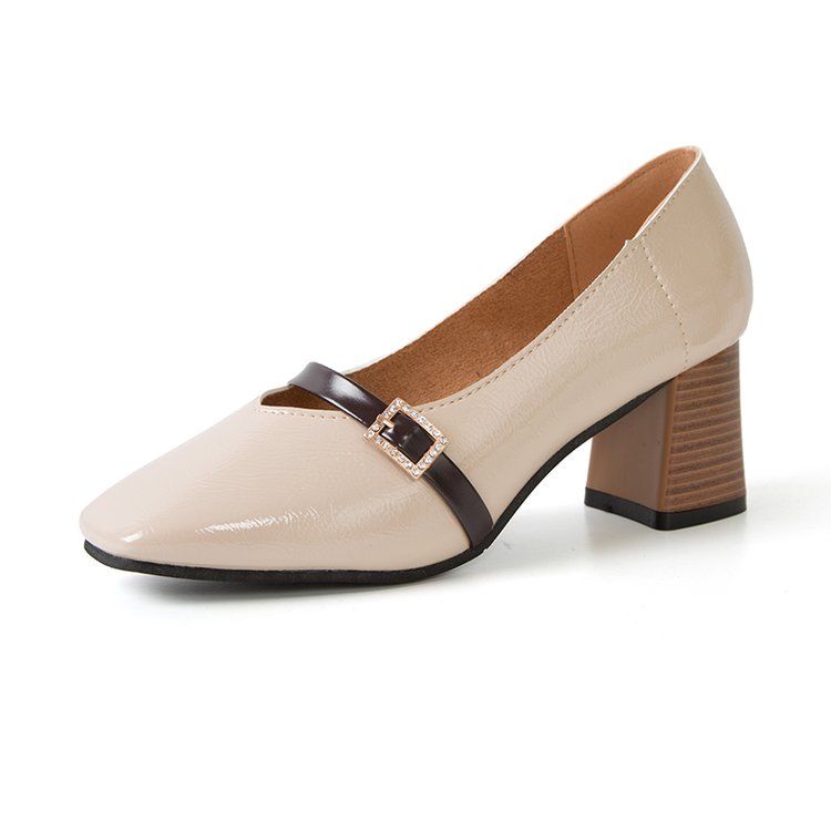 凉鞋还是要选择这样的,精致大气,百搭还时尚,重要的是呵护双脚