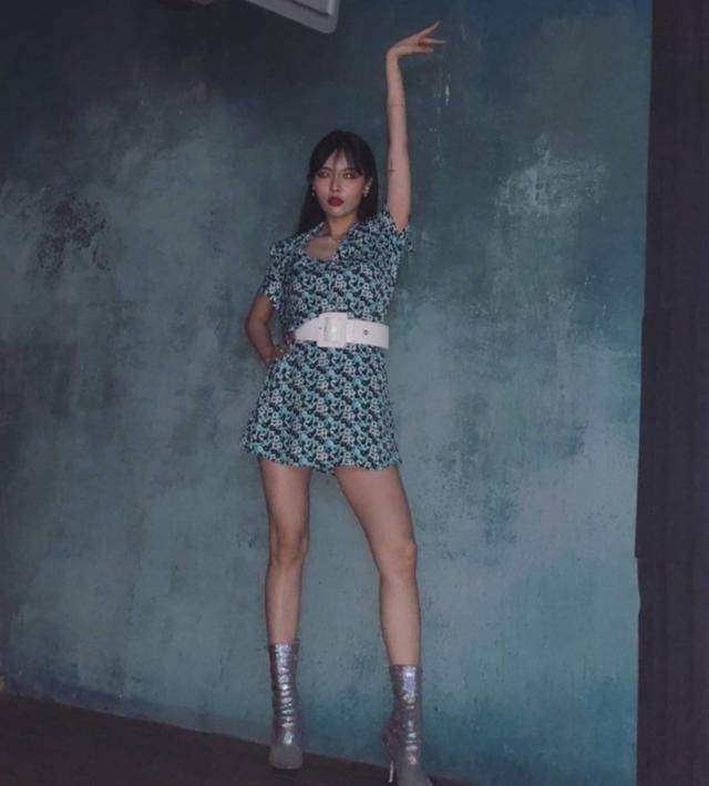 金泫雅让人难以置信，腿长逆天似超模，身高却是164cm！