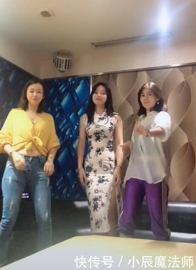 『身穿』路人街拍,小姐姐长发飘飘,身穿旗袍,显得特别青春
