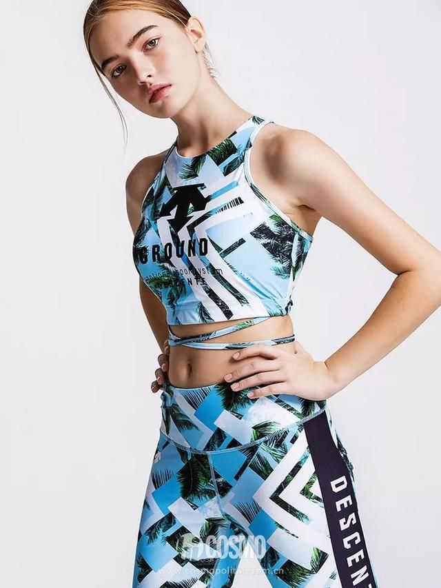 听说女明星们最近都不穿衣服出门了？