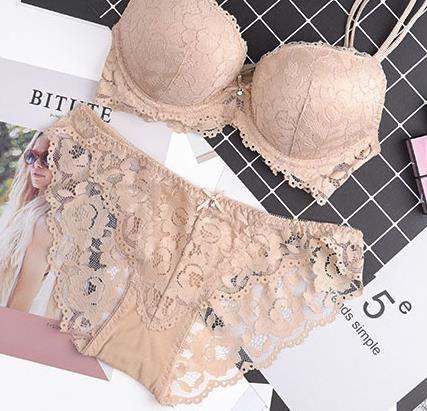 三角裤文胸就让你害羞?看看下面女人如何穿的，让人脸红又清凉