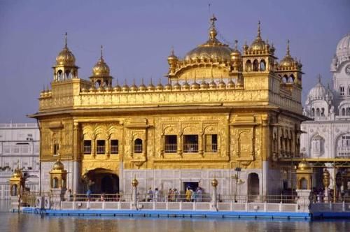 一座750公斤黄金打造的金庙,不但免费参观,还可以免费吃饭!