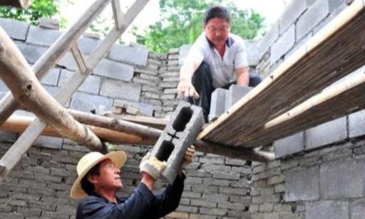  围墙|农村盖房，究竟要不要修“围墙”？听完内行人分析，不再纠