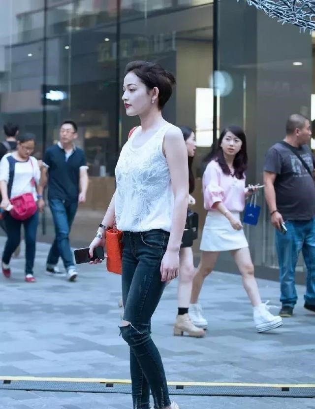 气质|个性的蛋糕裙,多层次的设计,看上去更加的有质感