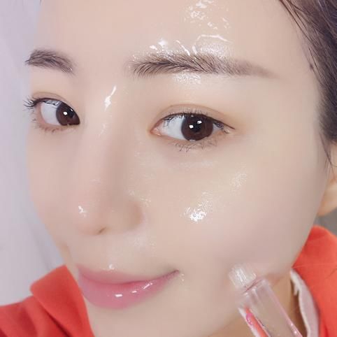 别不信!药店一不起眼药膏,睡前搽一搽,皮肤越搽越白,白到反光