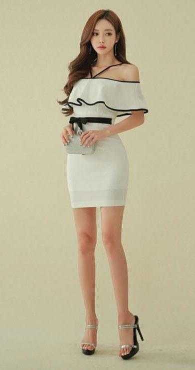 包臀裙优雅又显气质，小姐姐这样穿搭，唯美性感又不夸张