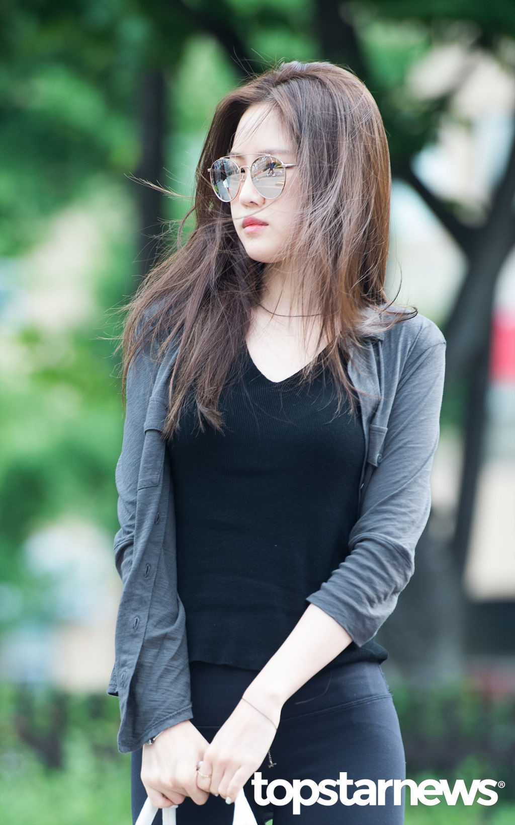 孙娜恩:紧身裤勒得好紧