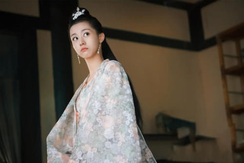 九流霸主：《三千鸦杀》还未播完，腾讯又一古装剧上映，看颜值追定了！