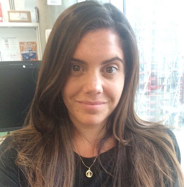 法国少女和朋友打赌，一个月不化妆出门，三天少女就认输了