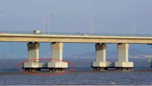  「水里」大海里面全是水，海上公路的桥墩怎么在水里固定施工？