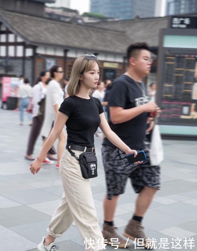 #风景#摄影:面目俊俏的美女,背影就是一道风景