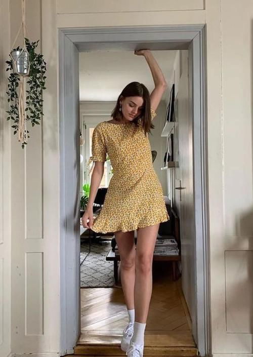  气质■裙子下面别搭高跟鞋，学学时尚达人的“娘MAN风格”，时髦显气质