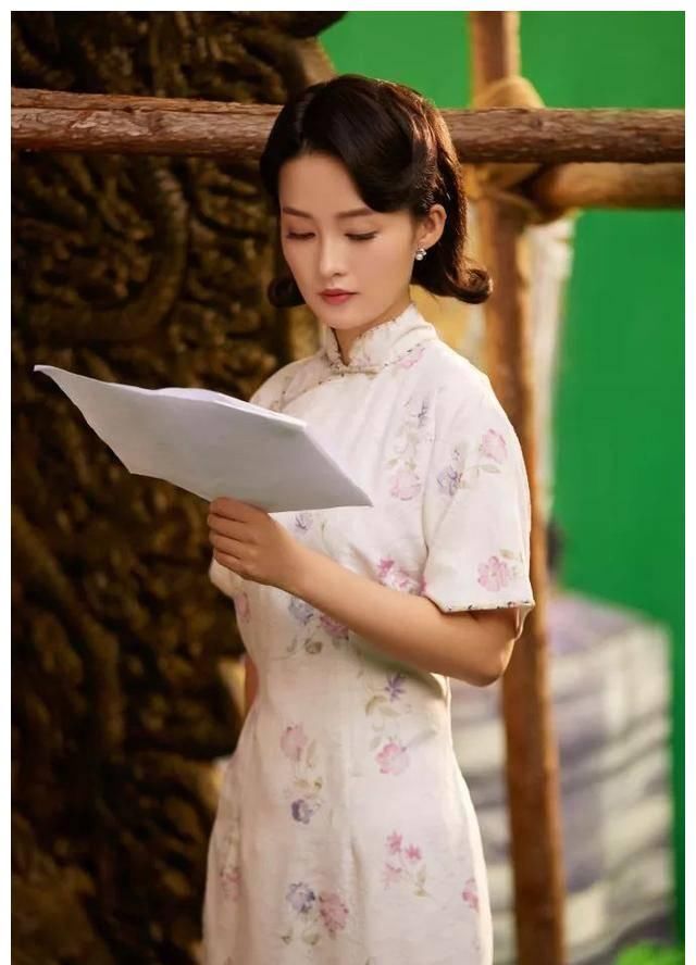  #美女#穿旗袍闪耀全场，球迷称为中式八球“最美女裁判”，气质不输女星