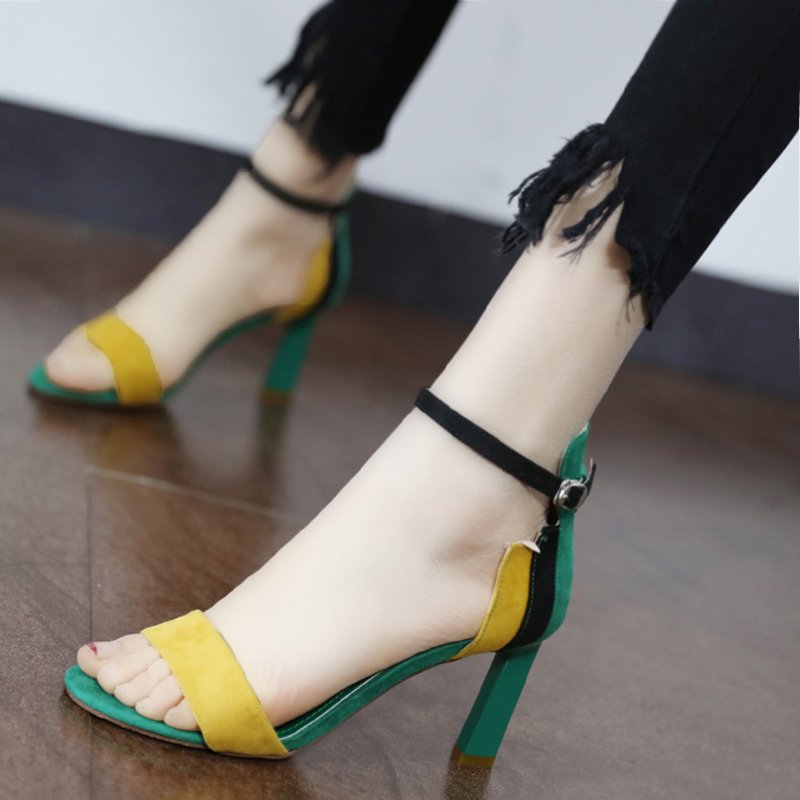 有一种凉鞋，叫“一字扣凉鞋”，女人见了都想买，穿上性感又撩人