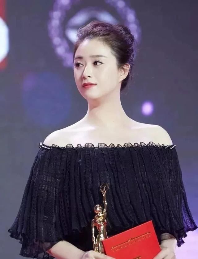 胸大的妹纸这样穿才会时髦高级又显瘦