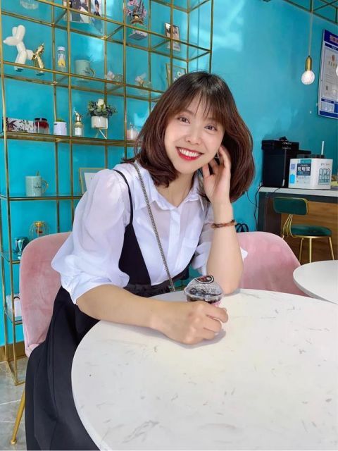  女人味|永远的经典黑色吊带裙，不仅仅是高冷，也可以很温柔很有女人味！