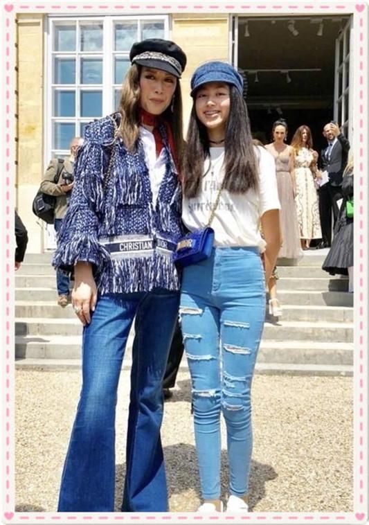 任达华13岁女儿出席时装周,大长腿堪比超模,网友直呼:基因强大