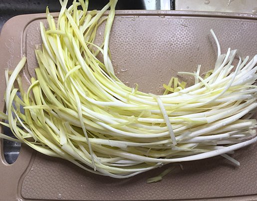 蔬菜■光照不足种什么菜？试试4种耐阴作物，北向阳台照样收获美味