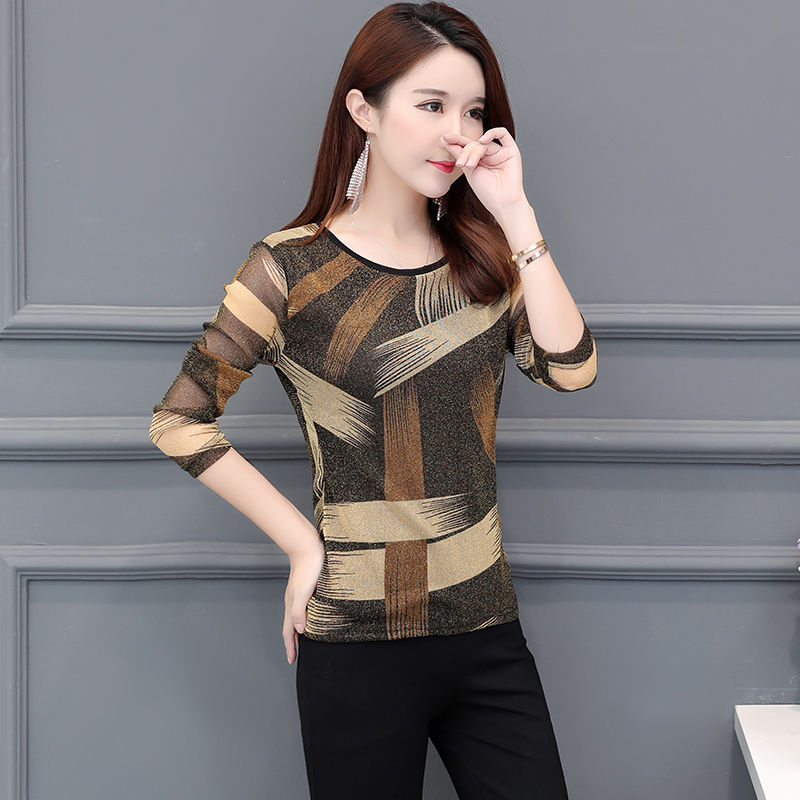 女人40也别老穿太土的衣服，看看这些小衫吧!穿上美一个秋天