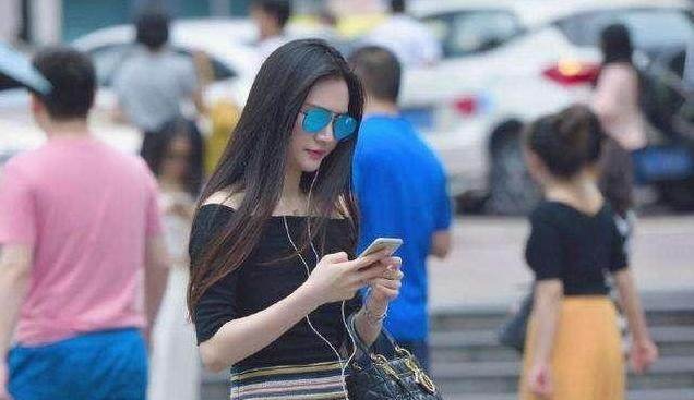 马路杀手之重庆街拍 随便一个都秒掉好些个明星, 小姐姐的短裙太