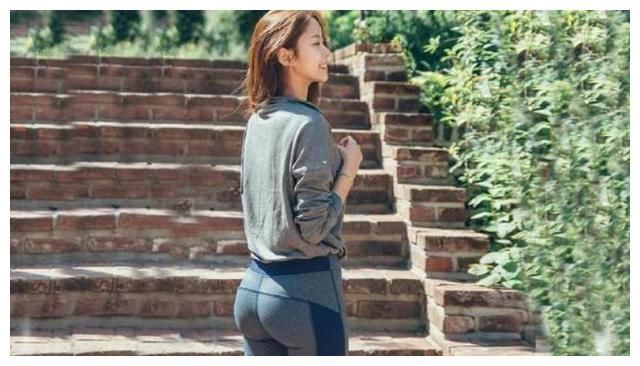 美图：紧身裤美女大秀身材，傲人双胸挪不动眼睛，网友：太养眼了