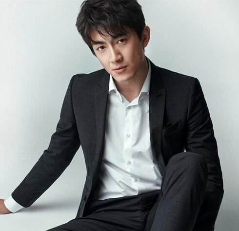 “已婚”真相：林更新罕见爆粗口，怒怼医务人员，网友喊话王丽坤