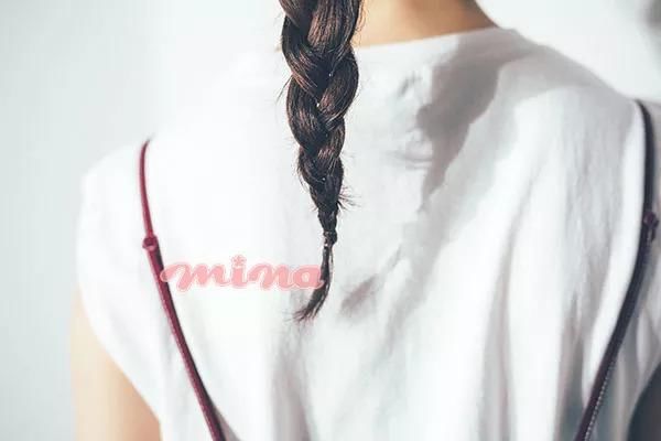 时尚｜明明选对款式还是穿不美连衣裙？可能是“它”的锅……