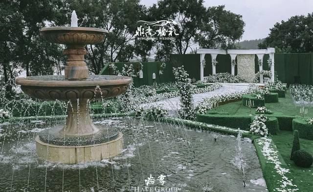  草坪：它是一场温暖与烂漫的室外草坪婚礼