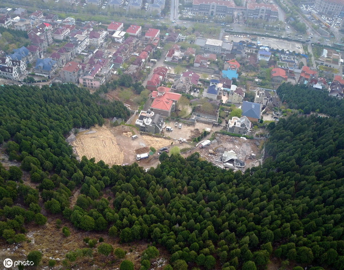 “最牛”别墅遭拆，面积近2000平占地约3亩，光搬家就用了5个小时