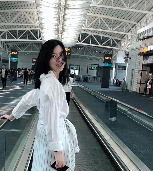  #气质#女人过了三十岁,尽量别穿迷你裙,换上及踝裙吧,更加优雅显气质