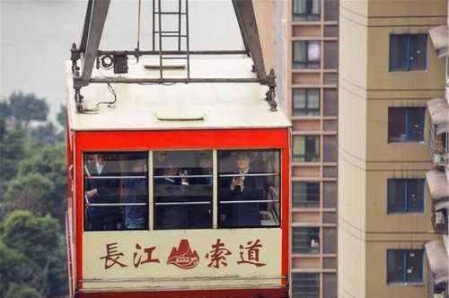 中国的一个特别城市，当地盛产美女，常被误认为成一个省