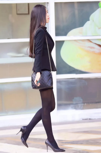 街拍黑丝高跟身材高挑的职业装美女姐姐