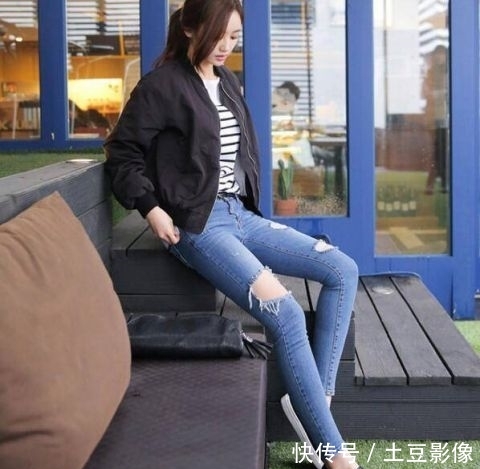  【美女】明媚动人的牛仔裤美女，尽显亭亭玉立的美感！