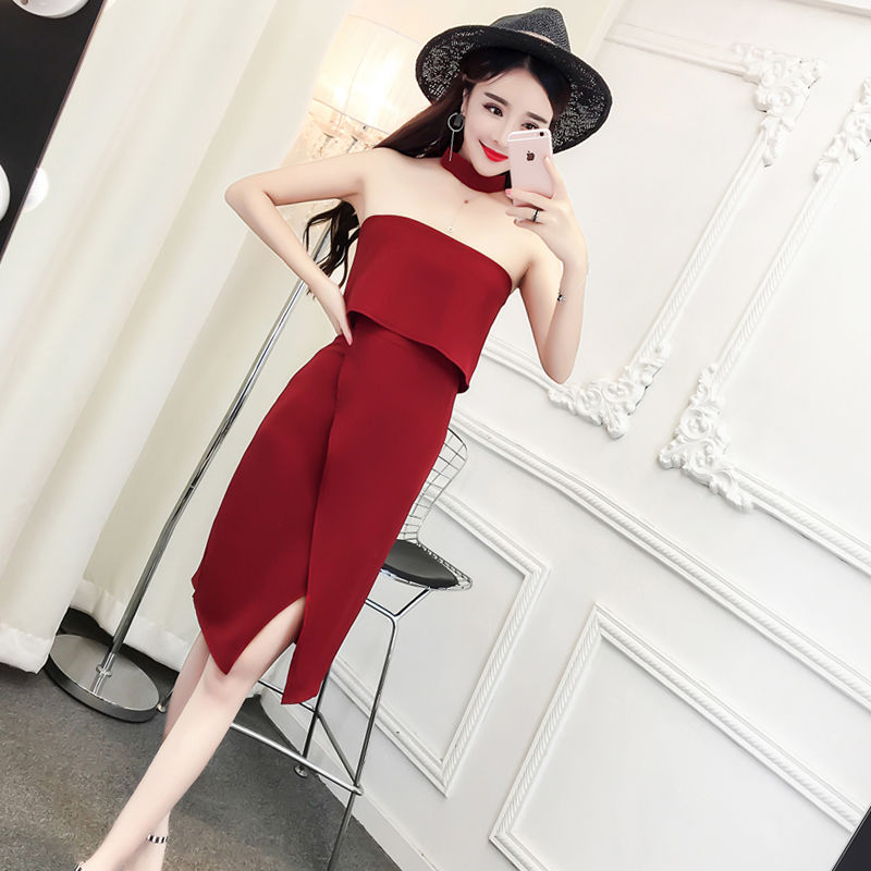 现在女人穿的裙子越来越迷人,凸显迷人身材,男人见了挪不开眼