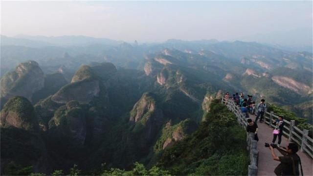 湖南最坑景区：明降暗涨惹游客吐槽，门票降30元观光车却涨40元