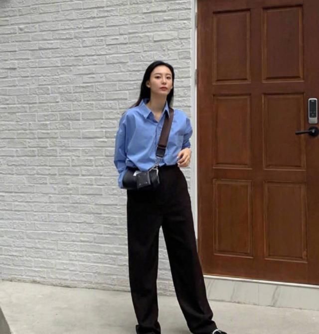  博主：这位韩国时尚博主路子真野！将职场装穿成男友风格，新潮又有派头